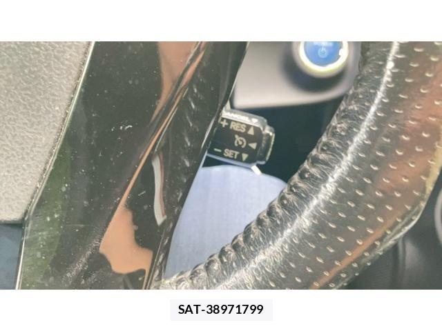 Toyota AQUA 2015-08 8244606-8