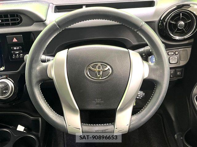 Toyota AQUA 2016-02 8244597-11