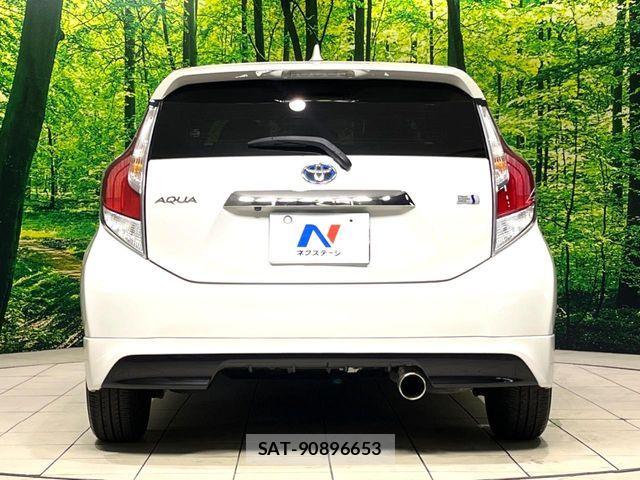Toyota AQUA 2016-02 8244597-15
