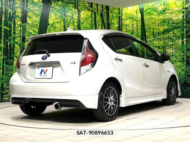 Toyota AQUA 2016-02 8244597-17