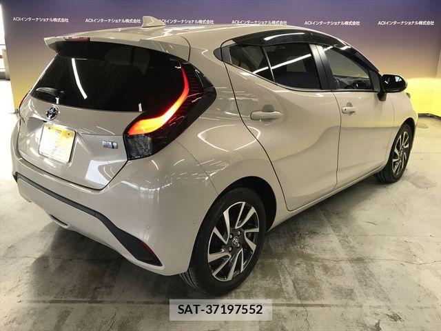 Toyota AQUA 2022-12 8244582-11