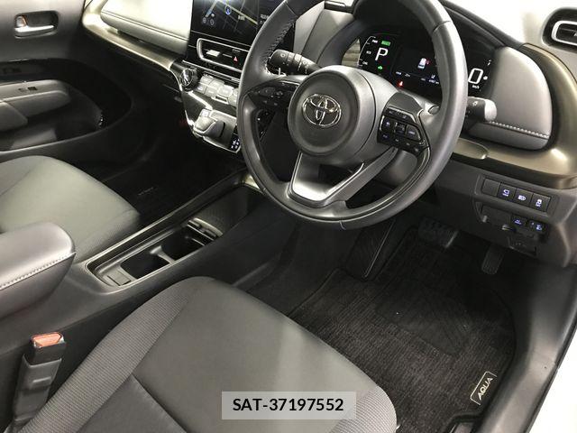 Toyota AQUA 2022-12 8244582-12