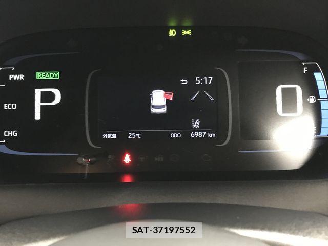 Toyota AQUA 2022-12 8244582-1