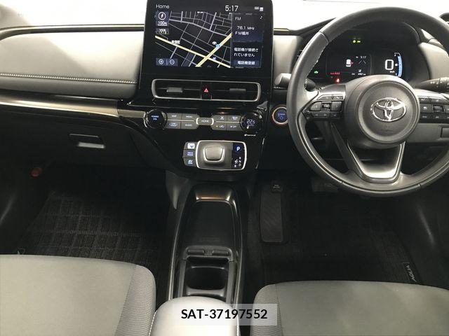 Toyota AQUA 2022-12 8244582-3