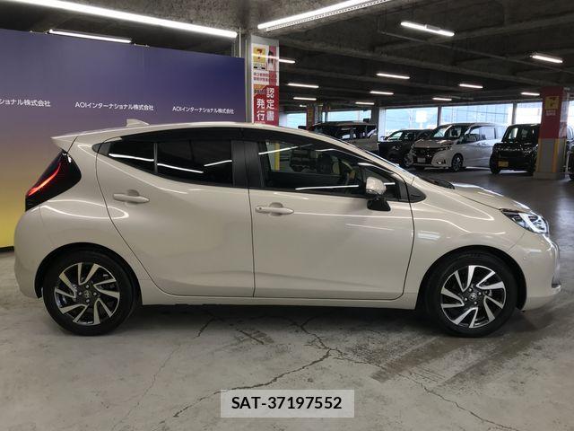 Toyota AQUA 2022-12 8244582-6