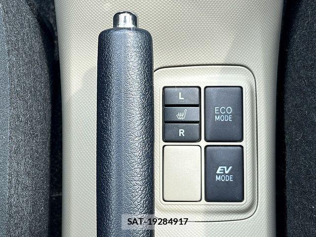 Toyota AQUA 2012-10 8313000-11