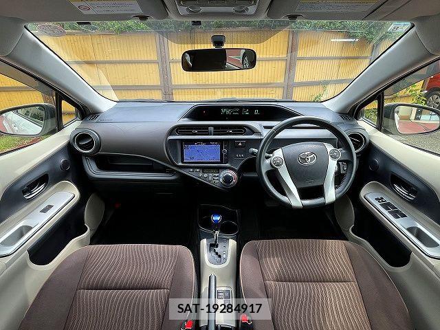 Toyota AQUA 2012-10 8313000-1