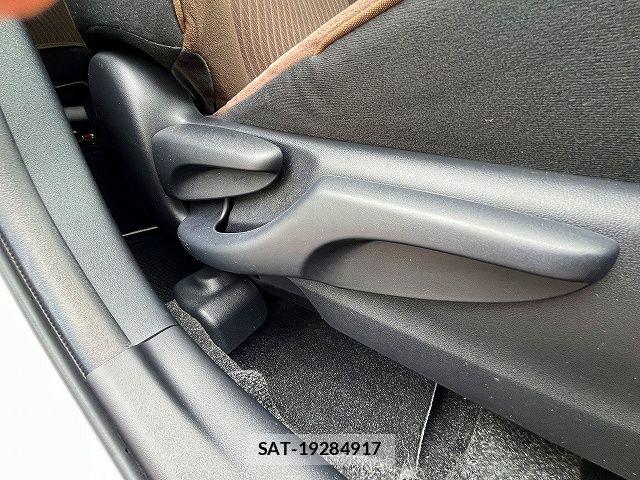 Toyota AQUA 2012-10 8313000-23