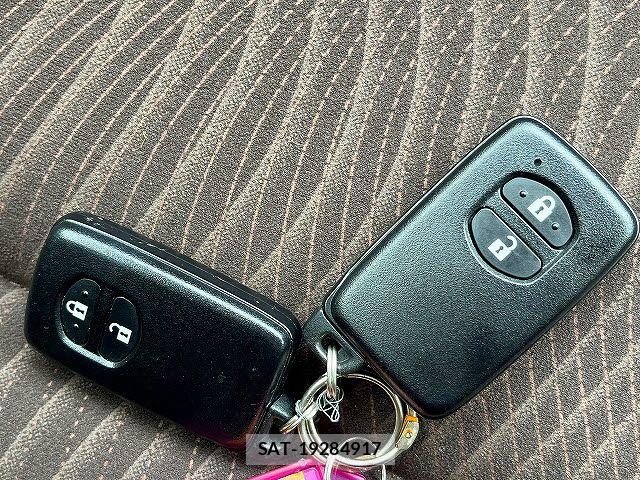 Toyota AQUA 2012-10 8313000-25
