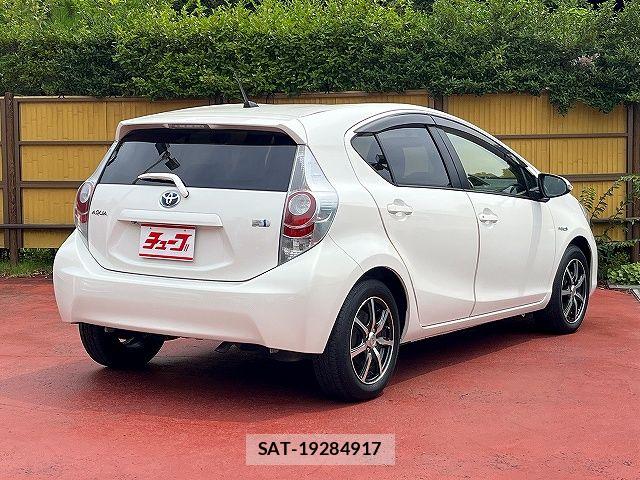 Toyota AQUA 2012-10 8313000-2