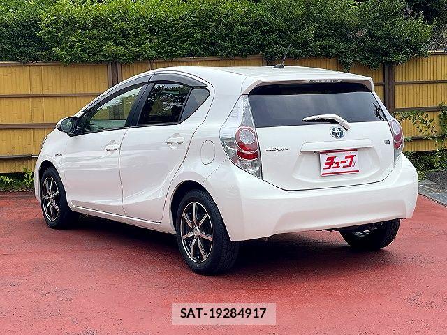 Toyota AQUA 2012-10 8313000-8