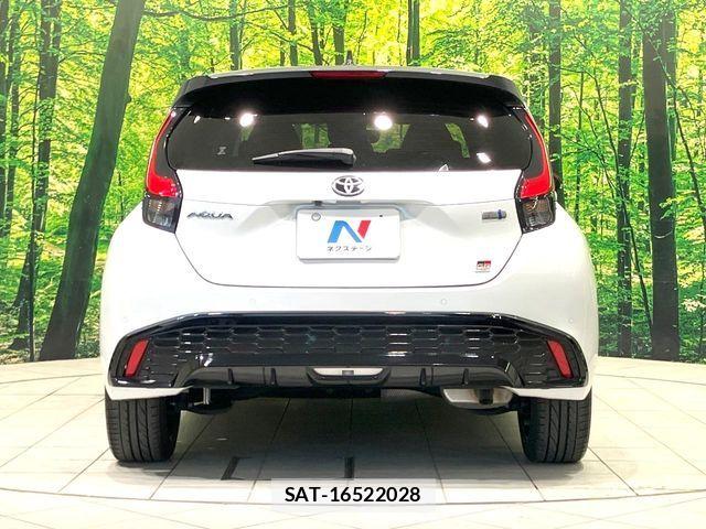Toyota AQUA 2023-11 8312942-14