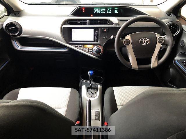 Toyota AQUA 2013-07 8313029-1