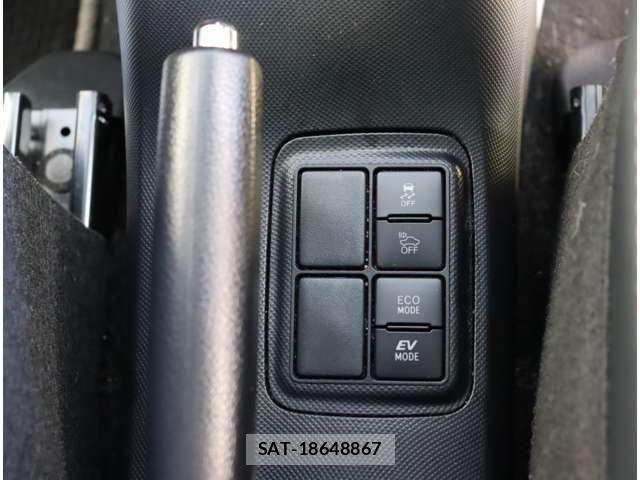 Toyota AQUA 2018-04 8312951-12