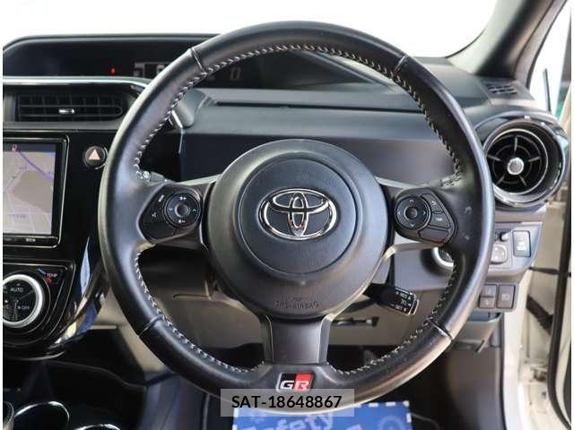 Toyota AQUA 2018-04 8312951-15