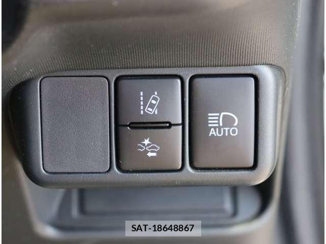 Toyota AQUA 2018-04 8312951-21