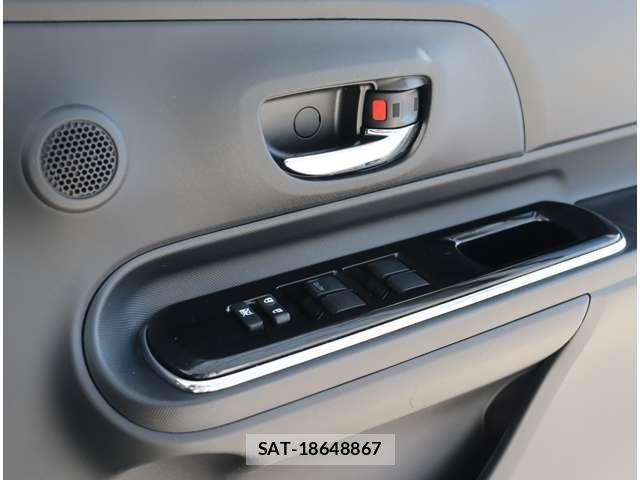 Toyota AQUA 2018-04 8312951-23