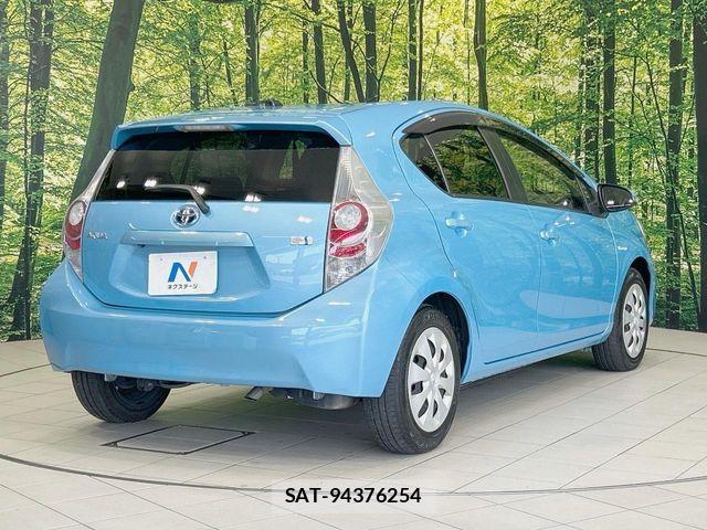Toyota AQUA 2014-04 8313018-16