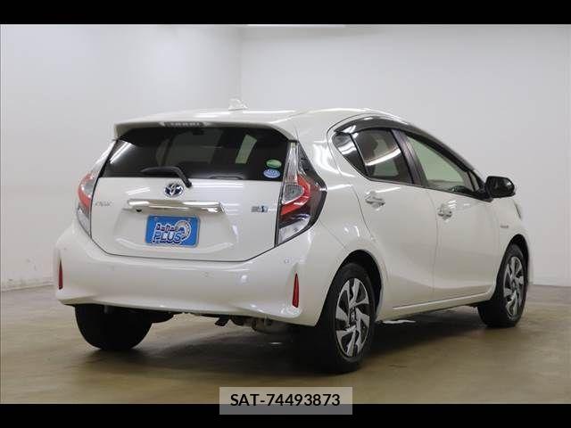 Toyota AQUA 2019-11 8312981-18