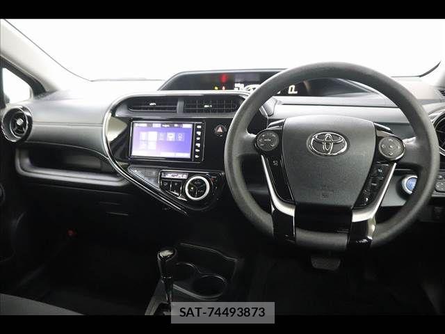 Toyota AQUA 2019-11 8312981-1