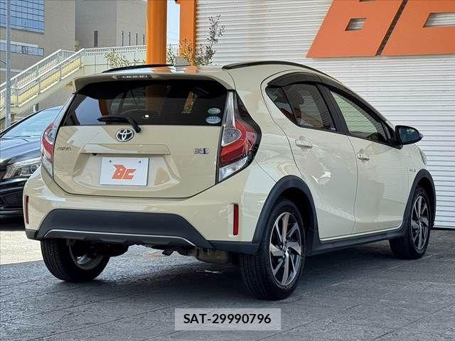 Toyota AQUA 2017-12 8312994-12
