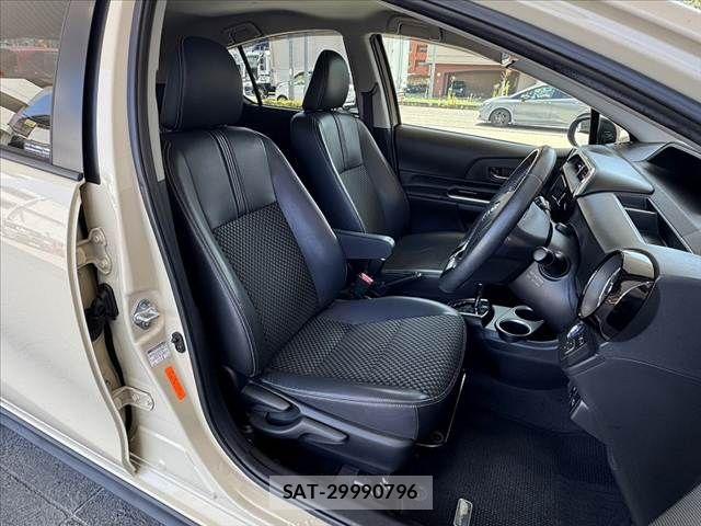 Toyota AQUA 2017-12 8312994-15