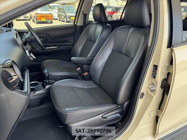 Toyota AQUA 2017-12 8312994-17