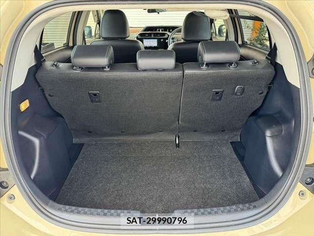 Toyota AQUA 2017-12 8312994-19