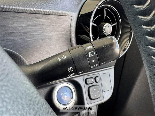 Toyota AQUA 2017-12 8312994-29
