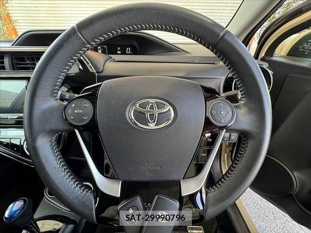 Toyota AQUA 2017-12 8312994-6