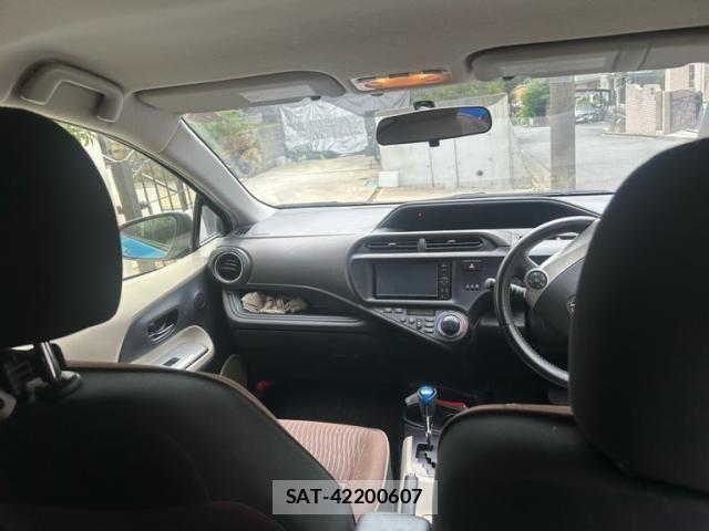 Toyota AQUA 2012-01 8313035-11