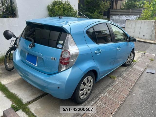 Toyota AQUA 2012-01 8313035-13