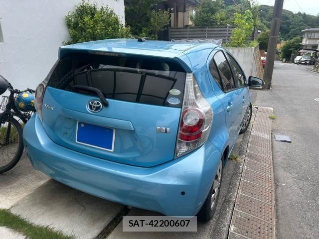 Toyota AQUA 2012-01 8313035-14