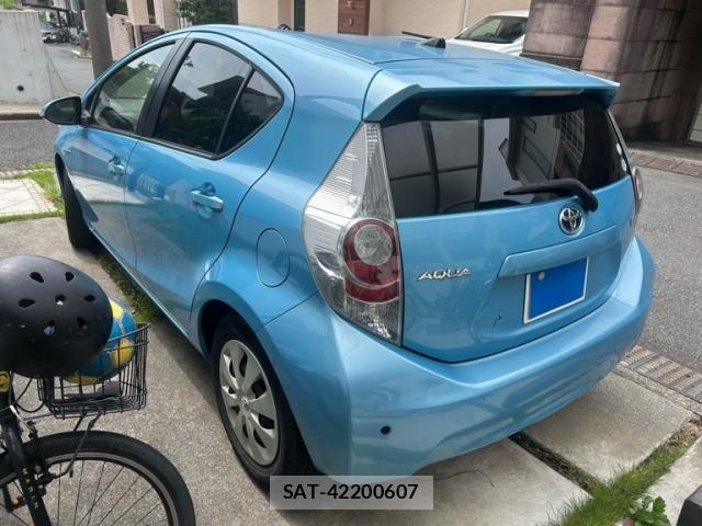 Toyota AQUA 2012-01 8313035-15