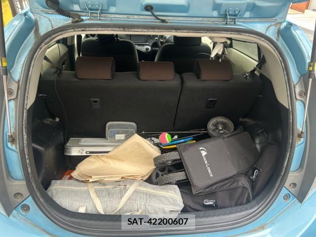 Toyota AQUA 2012-01 8313035-16