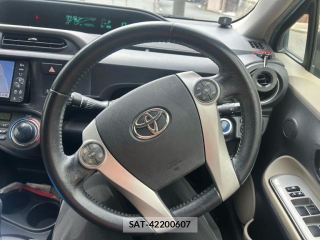 Toyota AQUA 2012-01 8313035-17