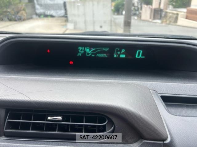 Toyota AQUA 2012-01 8313035-18