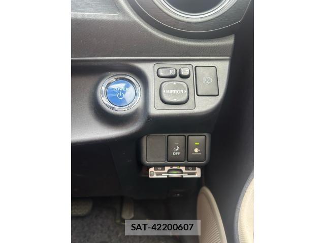 Toyota AQUA 2012-01 8313035-19