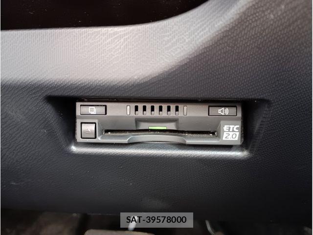 Toyota AQUA 2020-12 8312990-11