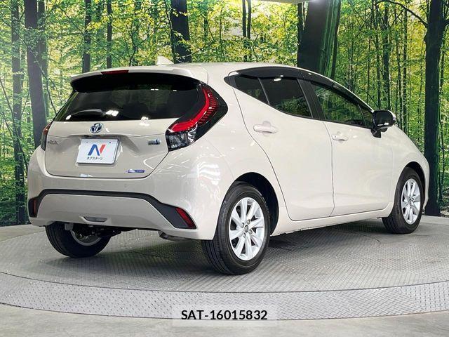 Toyota AQUA 2022-11 8312948-16
