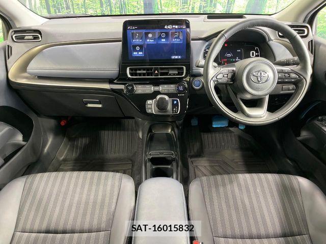 Toyota AQUA 2022-11 8312948-1