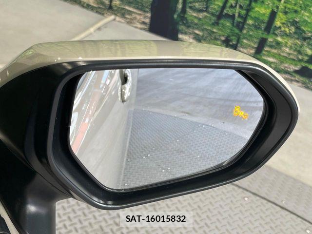Toyota AQUA 2022-11 8312948-5