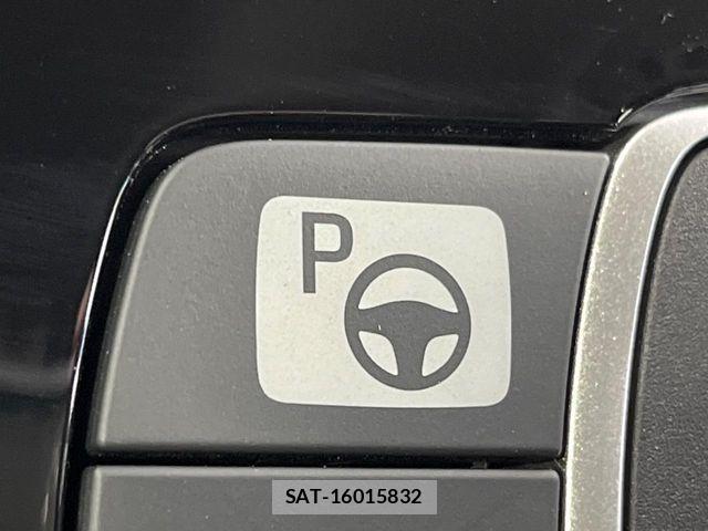 Toyota AQUA 2022-11 8312948-6
