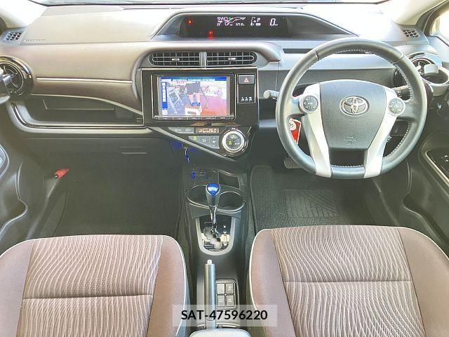 Toyota AQUA 2015-01 8312997-1