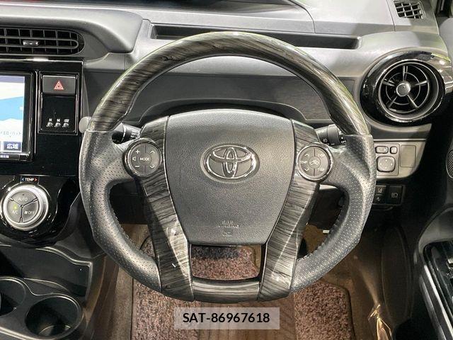 Toyota AQUA 2017-02 8312996-11