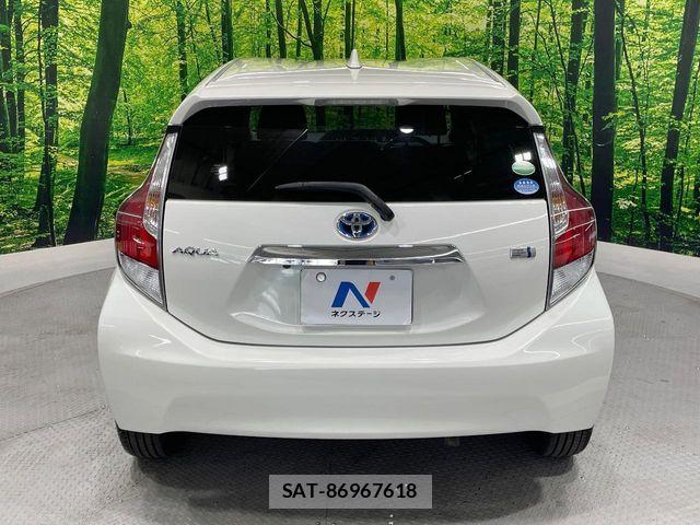 Toyota AQUA 2017-02 8312996-15