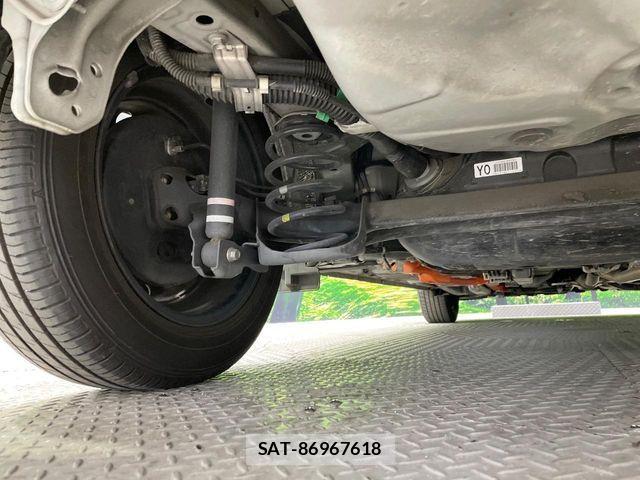 Toyota AQUA 2017-02 8312996-19