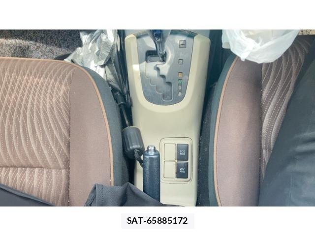 Toyota AQUA 2013-03 8313036-24