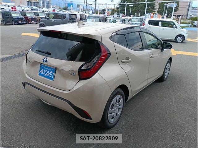 Toyota AQUA 2021-11 8312987-1