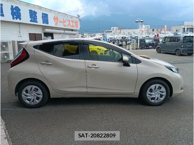 Toyota AQUA 2021-11 8312987-4